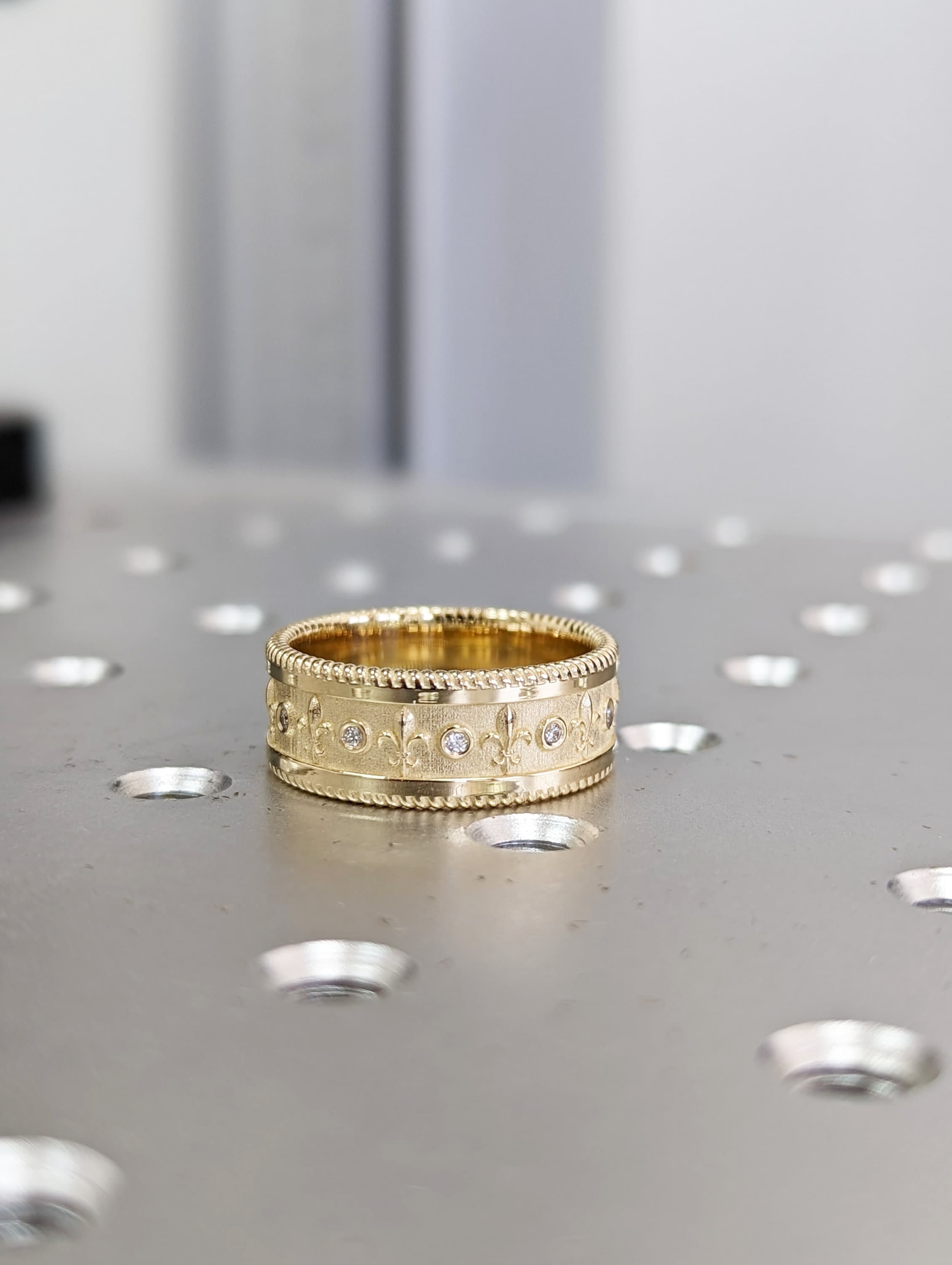 Fleur de Lis Vintage Style Wedding Band Fleur de Lis Ring-14k/18k Gold Fleur de Lis Diamond/Moissanite Ring Unique Wedding Band Wedding Ring, image size:2259x3000