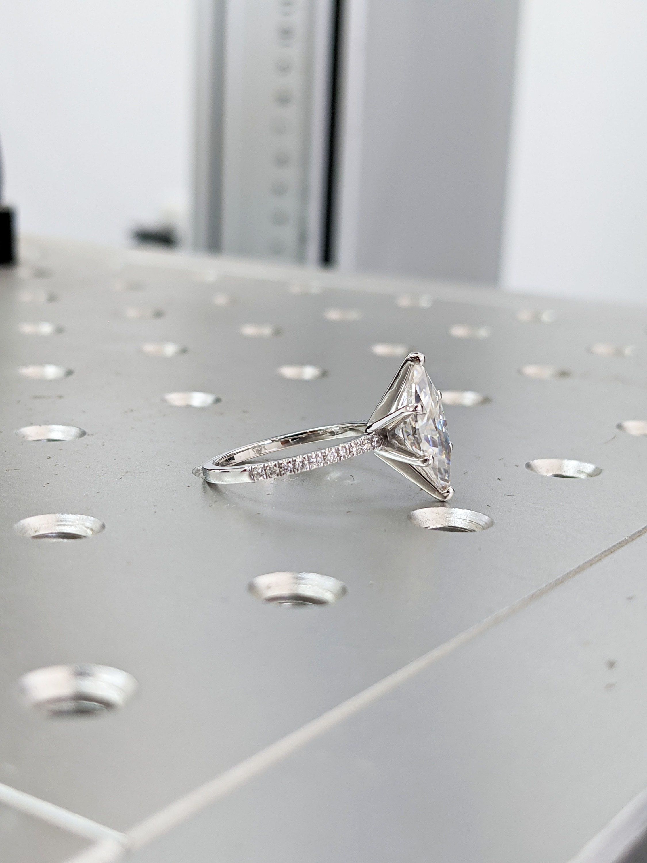 Bague De Fiançailles En Moissanite Naturelle 3 Ct Coupe Marquise - Plaqué Or Blanc & Argent 925