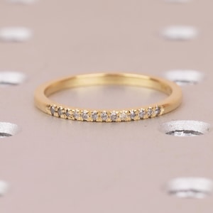 Dainty 18K Gold Salt and Pepper Wedding Ring, Unique Matching Band for Her, Half Eternity Stacking Ring, Round Galaxy Diamond Bridal Jewelry