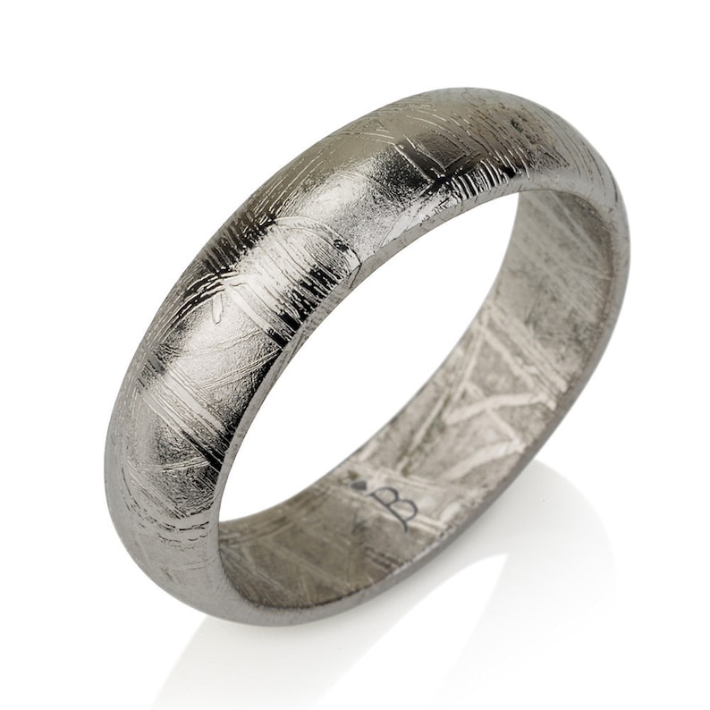 EN VENTA - Anillo de meteorito 'Raíz de la felicidad' - Anillo de meteorito - Anillo de meteorito natural - Banda de meteorito - Anillo de meteorito - Meteorito Gibeon imagen 4