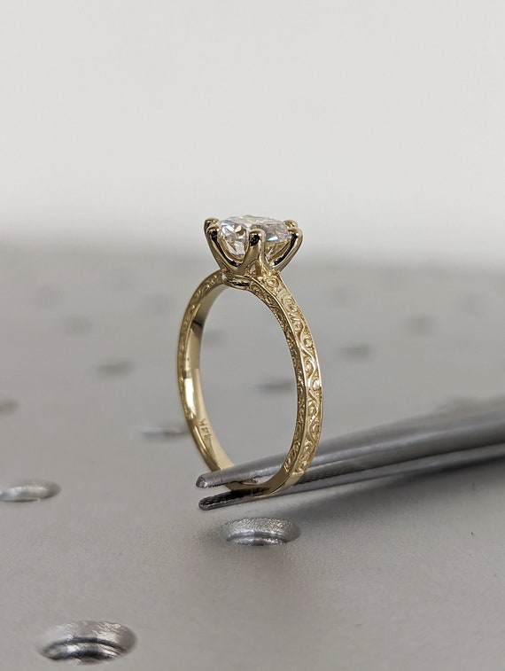 Bague Anniversaire Or Blanc 14k Diamants Simulés - Taille US 8 Ajustable - Cadeau Femme
