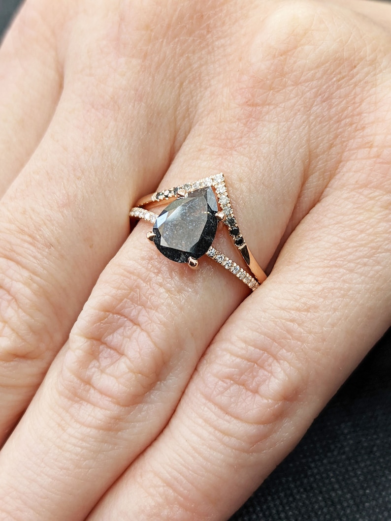 Anillo de compromiso con diamantes de sal y pimienta, anillo de bodas de oro rosa con forma de pera estilo art déco, anillo nupcial antiguo con sal y pimienta. imagen 8