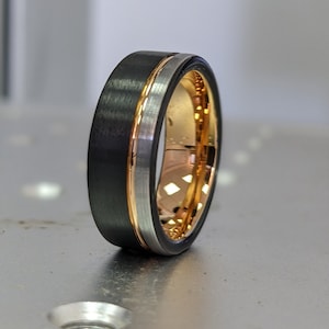 Wolfram Ring schwarz und Silber gebürstet mit Rose Gold Akzent, Herrenring, Herrenring