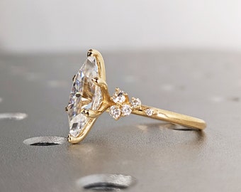 Anillo de compromiso de oro o platino con diamantes cultivados en laboratorio marquesa / Anillo de promesa de racimo de diamantes de 6 puntas único / Anillo de boda para ella