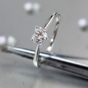 14K Solid Gold Engagement Ring / 2CT Heart Moissanite Diamond Wedding Ring/Moissanite Engagement Ring/Stack Ring/Promise ring/White gold