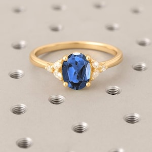 Anello di fidanzamento con zaffiro in oro massiccio 14k / Anello con zaffiro ovale / Anello con zaffiro blu per donna / Anello con zaffiro da laboratorio / Gioielli vintage di tendenza