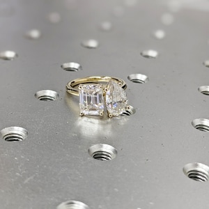 2,5 karaat dubbele steen verlovingsring Pear Cut en Emerald Cut Moissanite twee stenen trouwring 14K wit geel Rose goud afbeelding 2