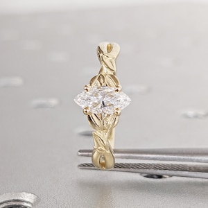 Anillo de compromiso con marquesa de diamantes cultivados en laboratorio inspirado en la naturaleza, anillo de bodas con diseño de hojas de laurel, anillo vintage de oro amarillo hecho a mano para ella.