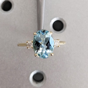 Oval Aquamarine Engagement Ring, Vintage Solid Gold Ring, Aquamarine Birthstone Ring, Moissanite and Aquamarine Ring, Gold Statement Ring