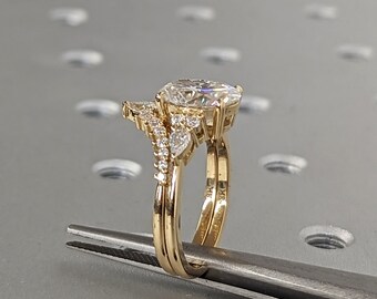 2.5ct Oval Lab Diamond Luxury 18K Yellow Gold Engagement
