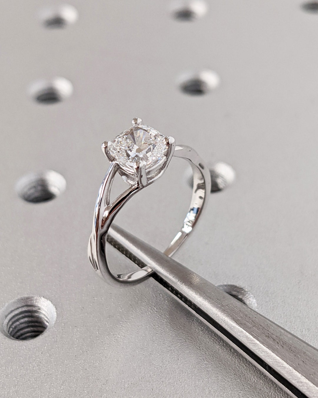 Cushion Cut Moissanite Split Shank Gold Ring Classic Solitaire ...