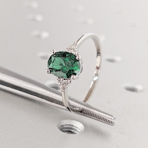 Oval shape Green Sapphire Promise Ring | Lab Sapphire Platinum Wedding Anniversary Ring  | Unique Green Sapphire Art Deco Engagement Ring