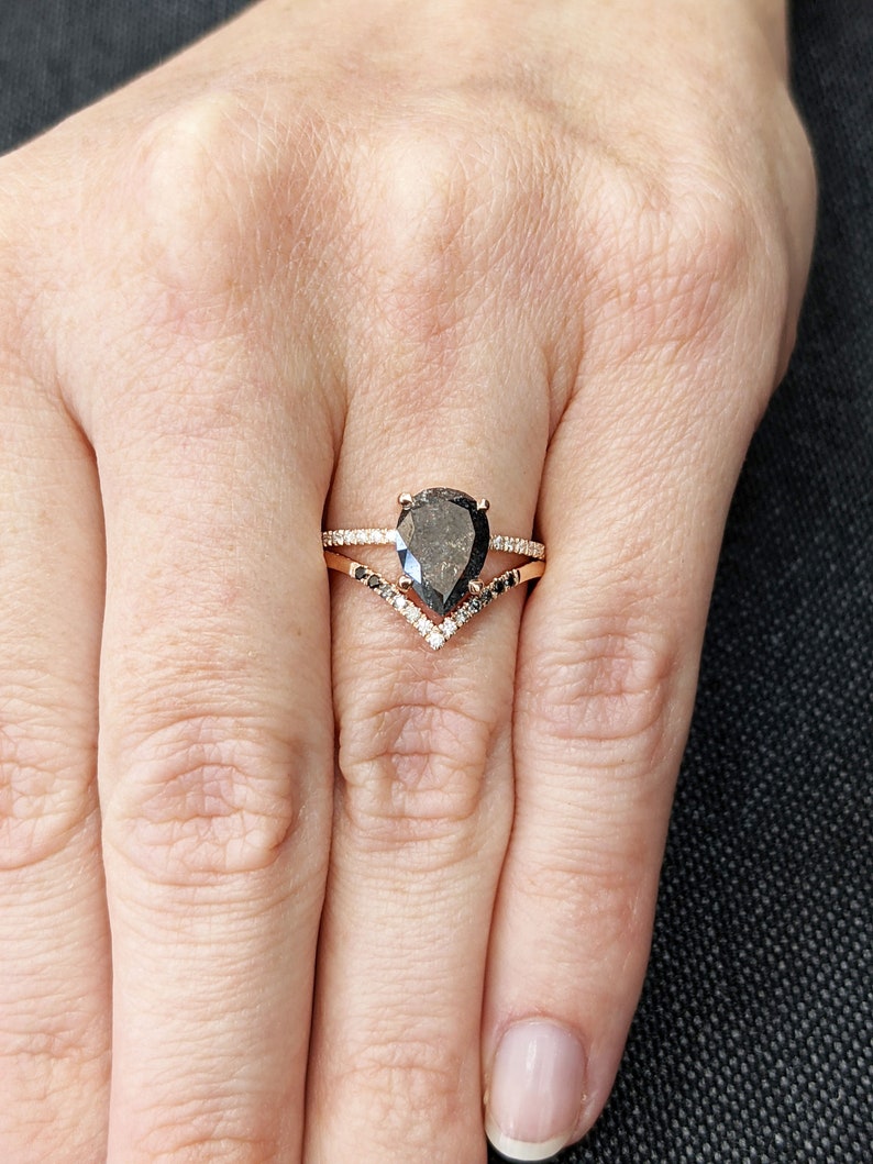 Anillo de compromiso con diamantes de sal y pimienta, anillo de bodas de oro rosa con forma de pera estilo art déco, anillo nupcial antiguo con sal y pimienta. imagen 9