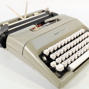 Retro Olivetti Lettera 35 Typewriter