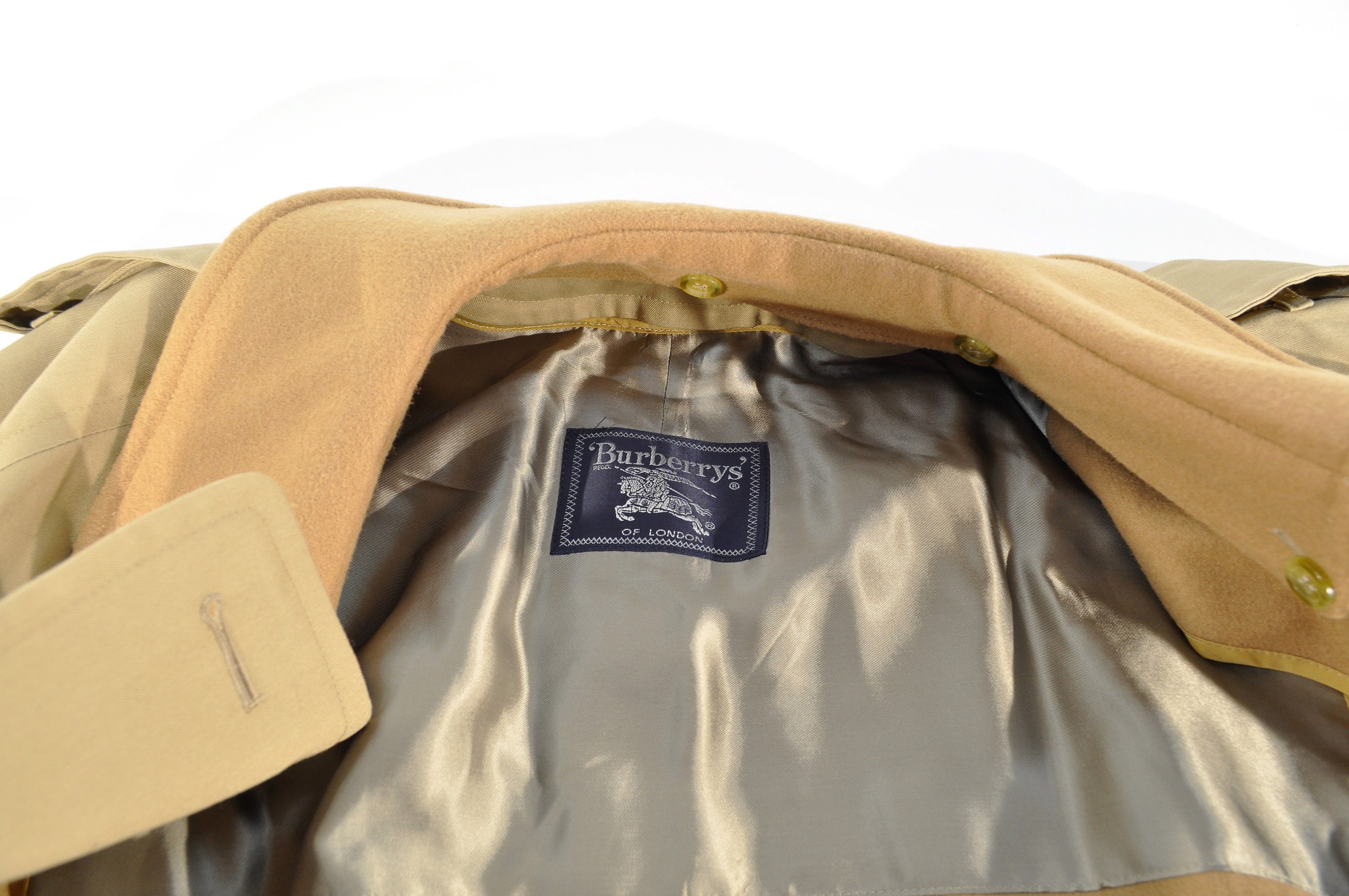 Like New Burberry London Man Trench Coat Size 40 Khaki Nova Check