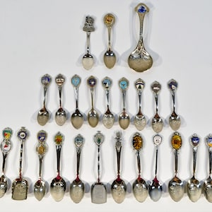 26 Collectible Souvenir Spoons/teaspoons