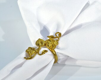 Juego de 4 anillos de servilleta vintage / servilleteros blancos de diseño de flores de gloria de la mañana