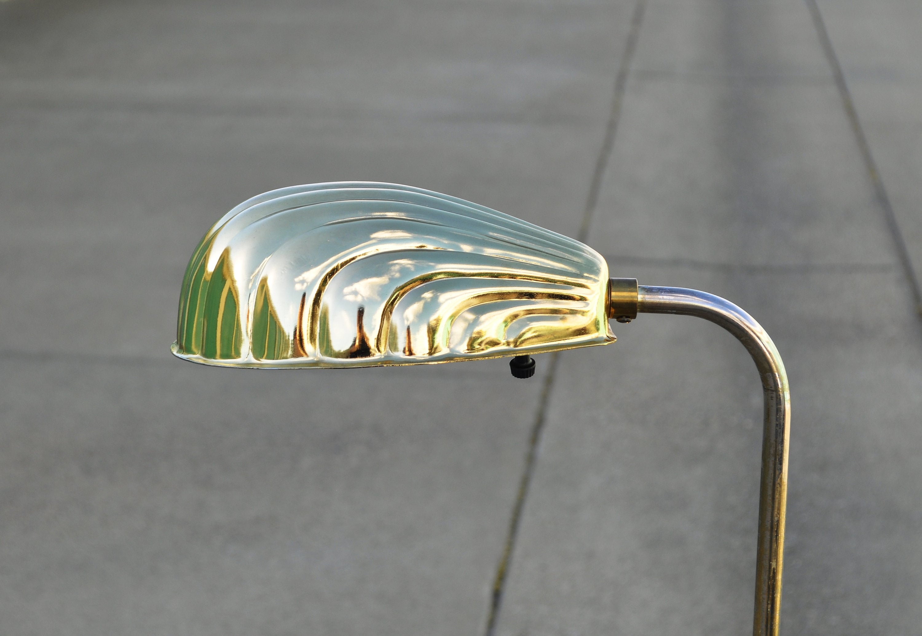 Clam shell 2024 floor lamp