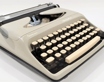 ヴィンテージ OLYMPIA タイプライター、60 年代のオフィス装飾 - Etsy 日本