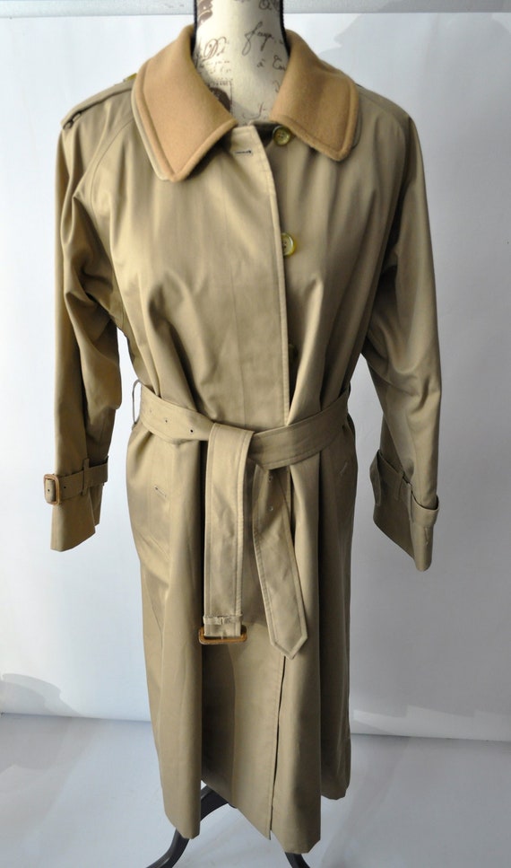 Like New Burberry London Woman Trench Coat size 8p