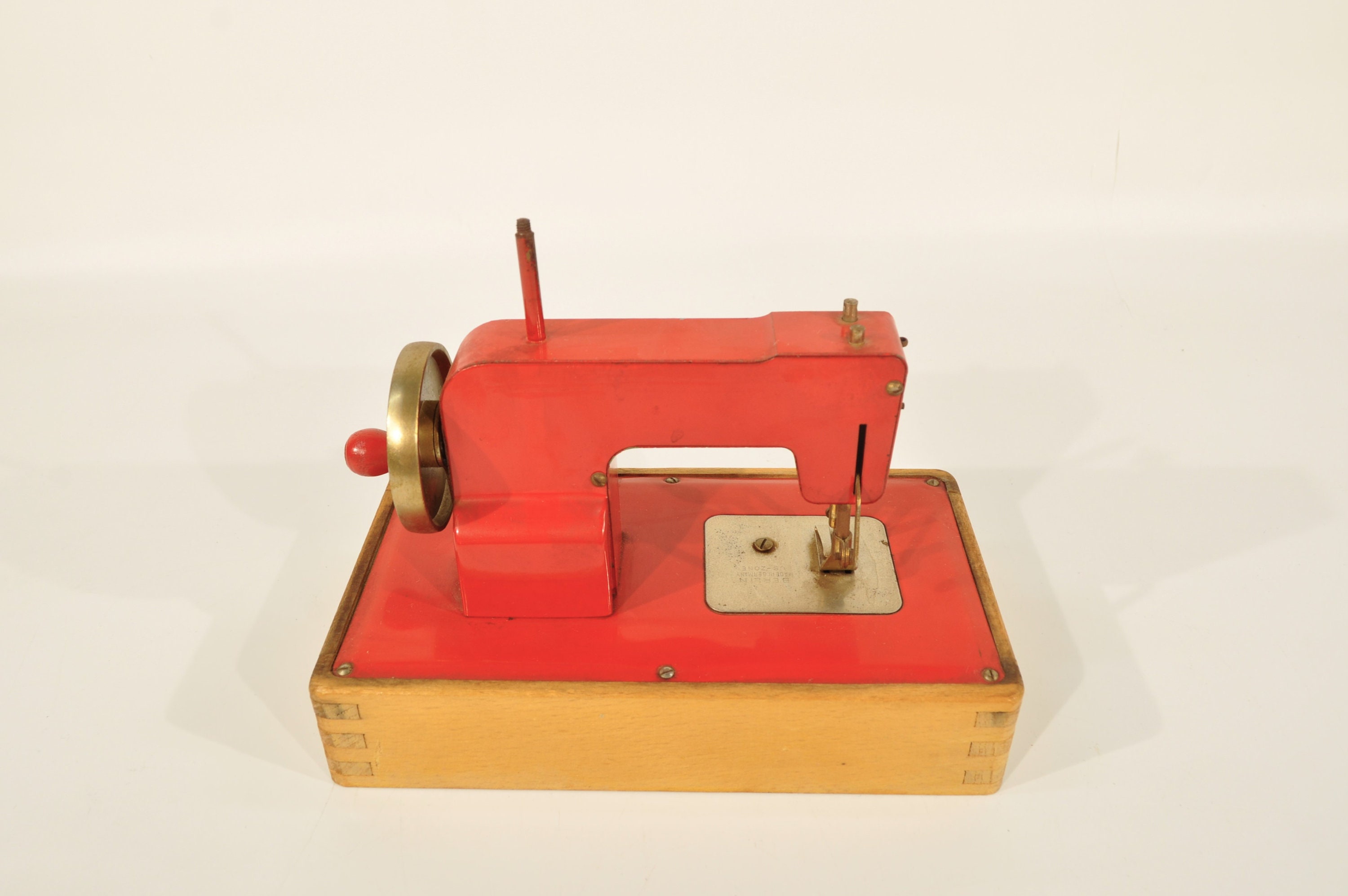 Vintage Kay-an-ee Sew Master Miniature Sewing Machine