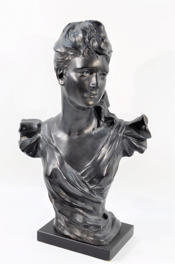 22'' T Austin Prod Inc 1983 Woman Sculpture /art Deco Statue Woman