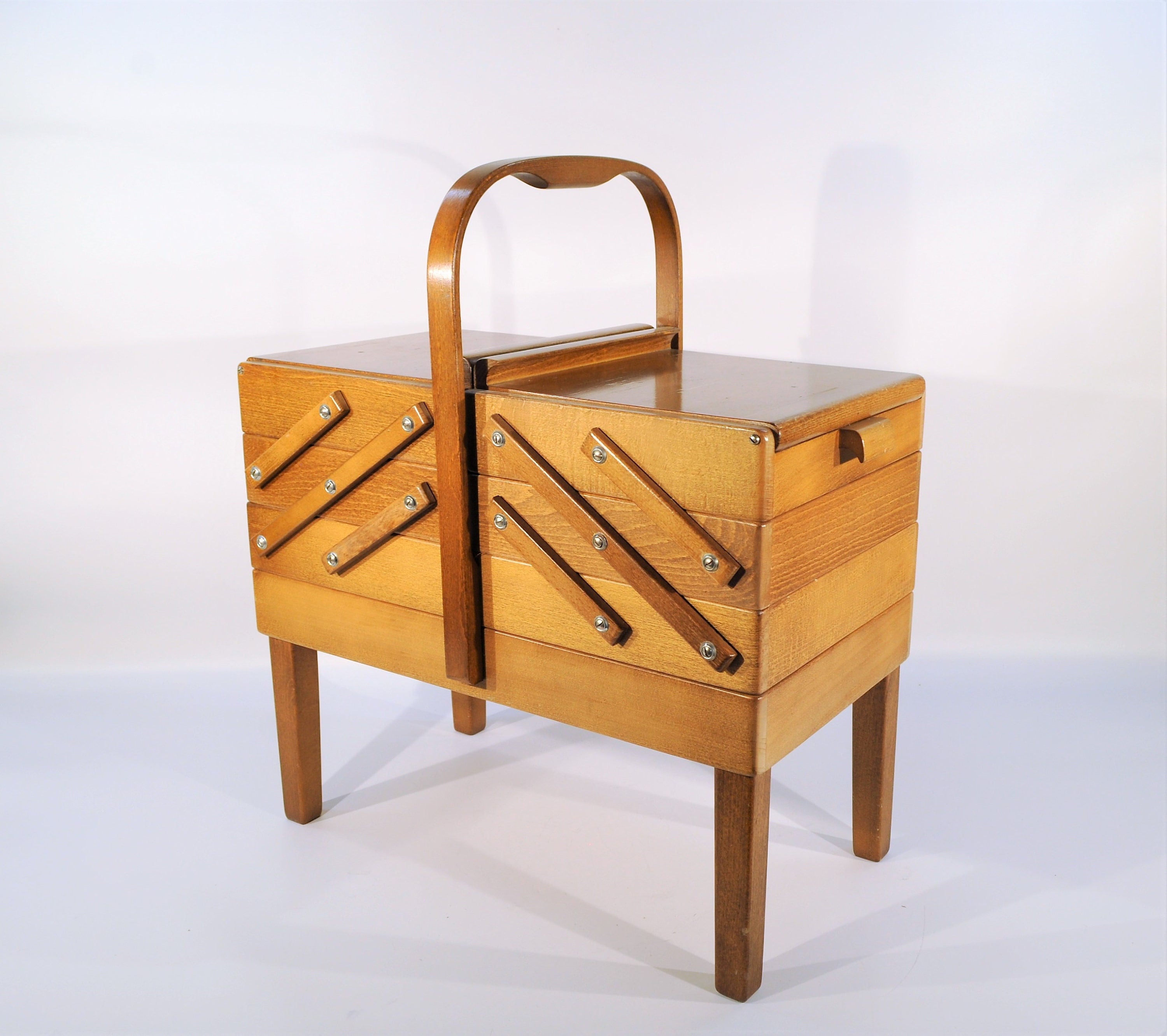 watch: Midcentury-style wooden sewing box - Retro to Go