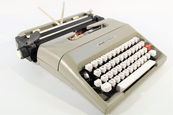 olivetti LETTRA 35タイプライター Olivetti Lettera 35 Portable Manual Typewriter Vintage Used