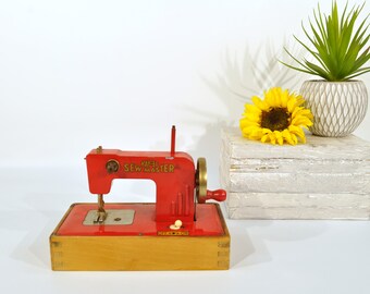 KAY-EE SEW MASTER 赤 いTOYミシン Lot - Vintage KAYanEE Sew Master child's red metal toy sewing