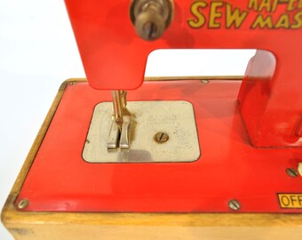 Vintage Kay-an-ee Sew Master Miniature Sewing Machine