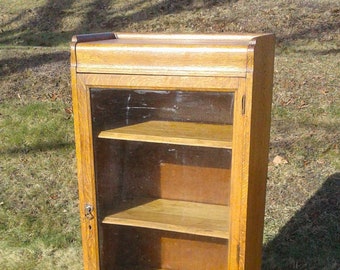 Antique Solid Oak Single Door Bookcase Quarter Sawn Oak Front 1920s Era