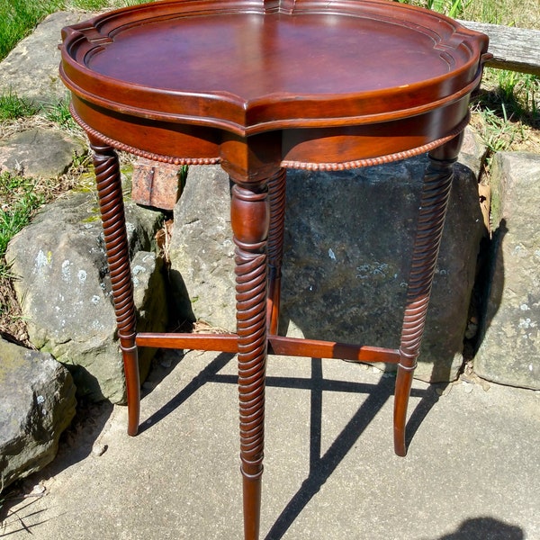 Antique Mahogany Round Lamp Table with Rope Twist Legs Pie Crust Edges 1940s