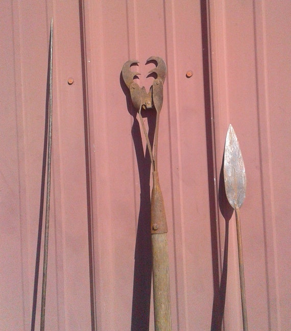 Antique African Style Wood and Iron Spear Javelin and… Gem