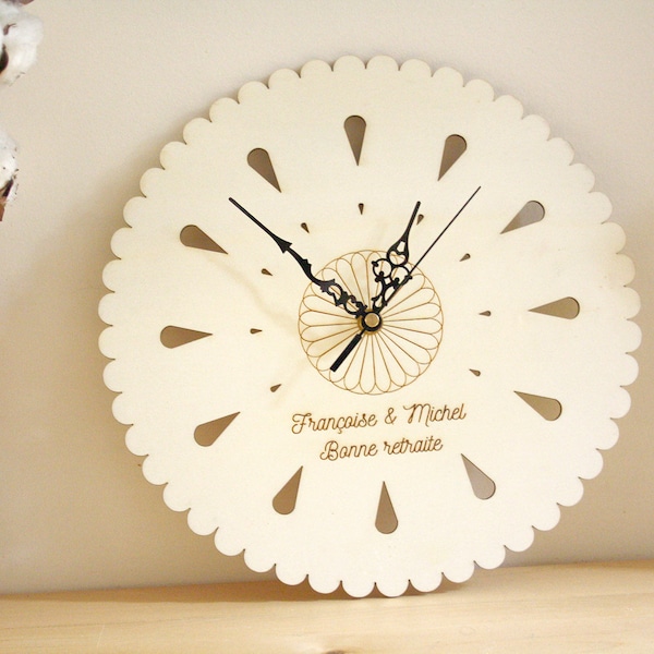 Horloge personnalisée, pendule murale en bois, fabrication artisanale sur mesure avec gravure de votre texte, cadeau naturel personnalisable