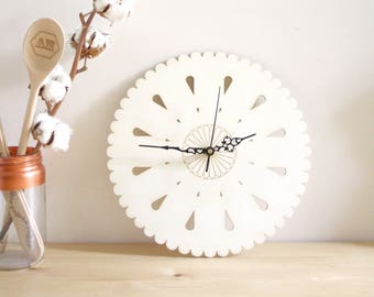 Horloge bois, pendule artisanale, décoration murale style bohème, scandinave, poétique, minimaliste, cadeau artisanal naturel pour la maison