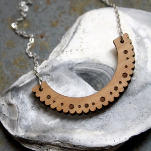 Geometric necklace, point lace pattern, wooden collar, unique jewel, natural wood, metal silver color, original gift for her, made in France image 2