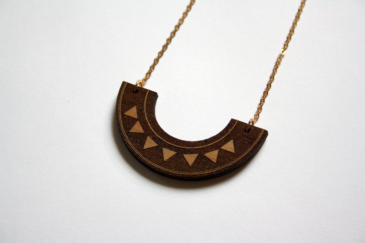 Collier Vintage Plastron Triangles En émail Beige - Chaîne Couleur Or - État Impeccable