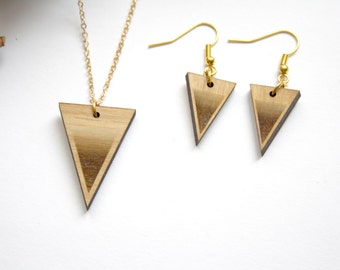 Triangle jewelry adornment set, wooden geometric necklace collar, wood earrings, modern, minimal style, graphic jewel, brown and gold color