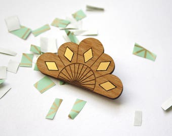 Geometric flower brooch, modern wooden accessory, natural wood jewelry, gold color inlays, art deco style, handmade, made in France, Paris