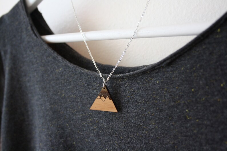 Wood collar with mountain pendant, nature inspiration, landscape, lasercut and laser engraving, triangle shape, chic modern hand made France image 3