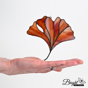 Handmade Stained Glass Ginkgo Biloba Leaf Suncatcher Elegant Home Decor Nature-Inspired Window Ornament Unique Handcrafted Gift Fall Decor