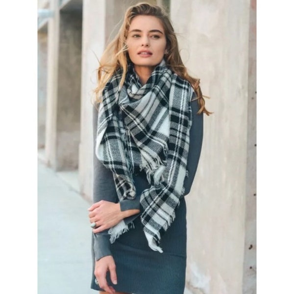 Black & White Plaid Frayed Hem Blanket Knit Scarf Women's Fall Winter Casual Gift