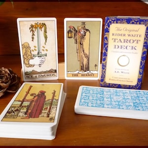 Decke die Geheimnisse deines Schicksals auf mit Terri's Tarot - personalisierte Tarot-Lesungen für jede Reise!
