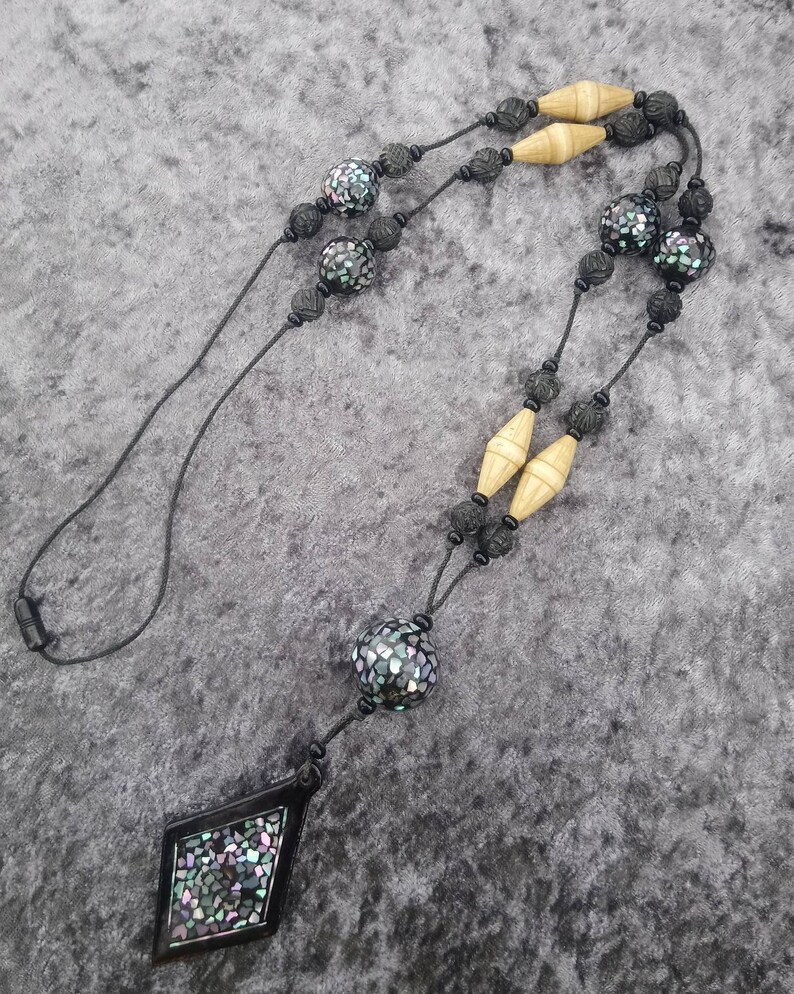 Art Deco Mother of Pearl Flapper Necklace