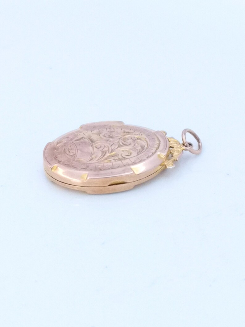 Edwardian 9ct Rose Gold Engraved Oval Locket image 4