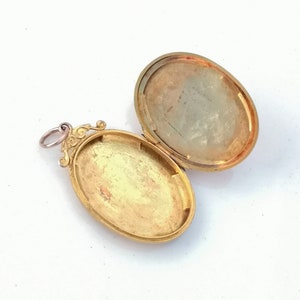 Edwardian 9ct Rose Gold Engraved Oval Locket image 7