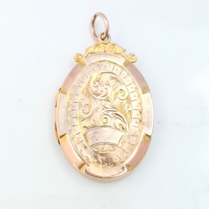Edwardian 9ct Rose Gold Engraved Oval Locket image 1