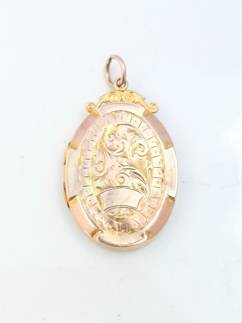 Edwardian 9ct Rose Gold Engraved Oval Locket image 1