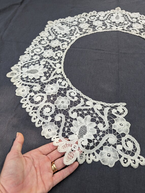 Handcrafted white Lace Collar Handmade white lace collar – Shop Journal Vintage main image 4