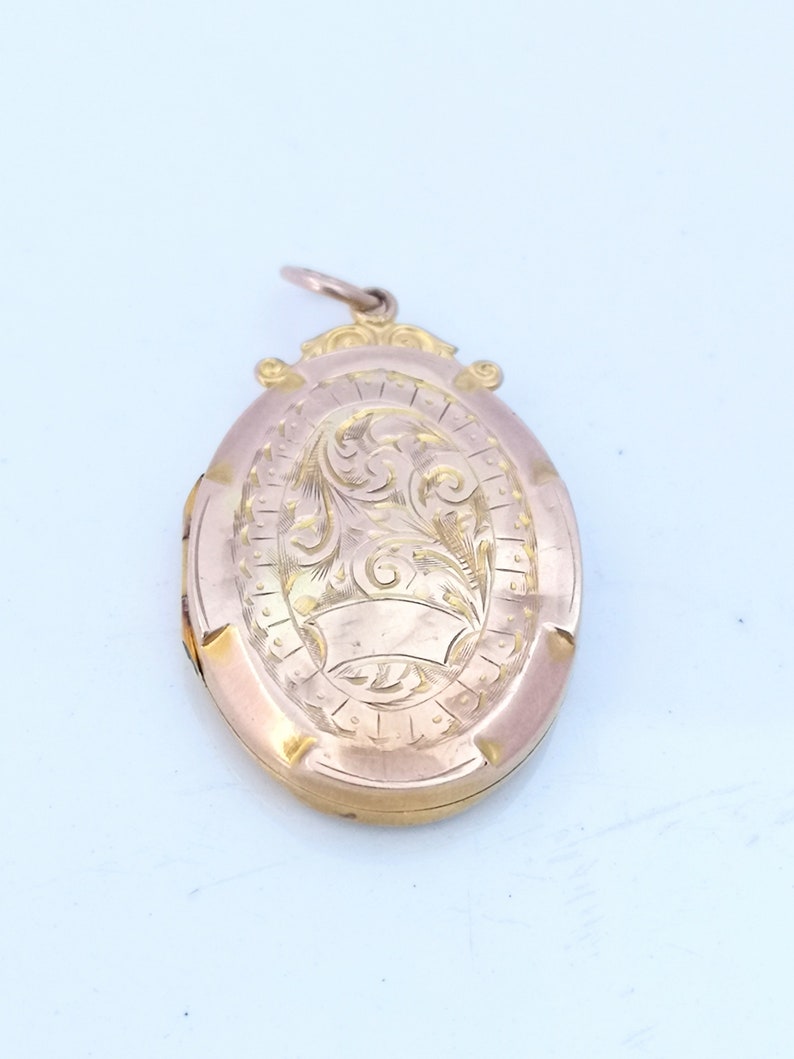 Edwardian 9ct Rose Gold Engraved Oval Locket image 3